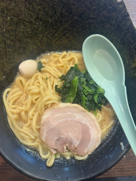 「とんこつ醤油ラーメン（のり増し）」@横浜家系ラーメン 百家の写真