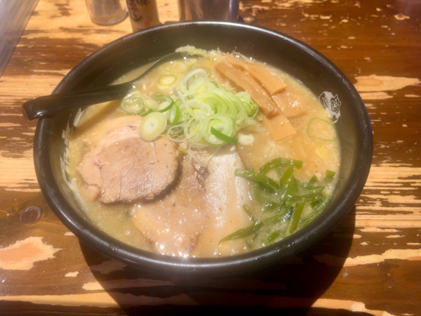 「かにみそらーめん1,300円・チャーシュー１枚200円」@北海道ラーメン 帯広ロッキー 総本店の写真