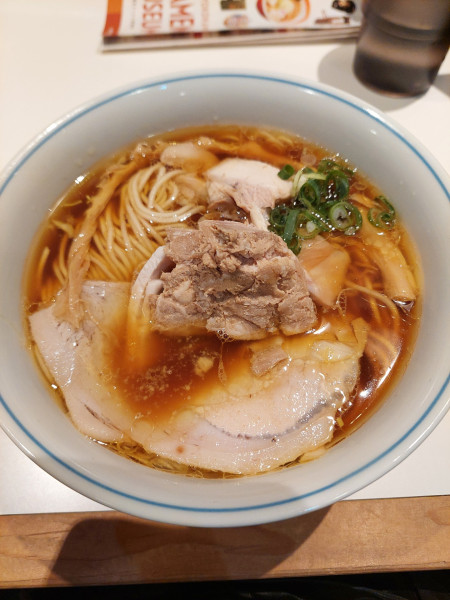 「地鶏醤油+荒切り地豚チャーシュー」@ロックンスリーの写真