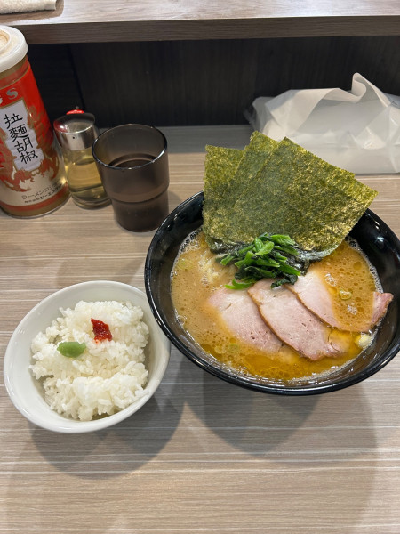 「チャーシューメン並　ライス」@横浜家系ラーメン こうの写真