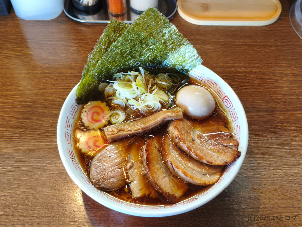 「特製中華そば」@三角屋 暖 -DAN-の写真