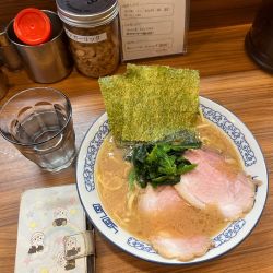 ラーメン並チャーシュー1枚、硬濃