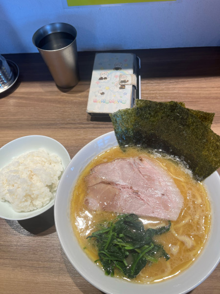 「ラーメン並硬濃、ライス」@濃厚とんこつ醤油ラーメン 田辺家の写真