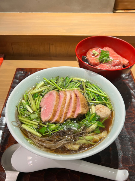 「三浦さんの芹と鴨の醤油そば」@饗 くろ㐂の写真