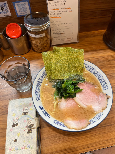 「ラーメン並チャーシュー1枚、硬濃」@横浜豚骨醤油ラーメン YOLOの写真