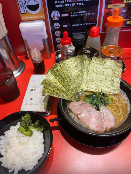 「ラーメン海苔硬濃、ライス」@八代目 麺家 あくた川の写真