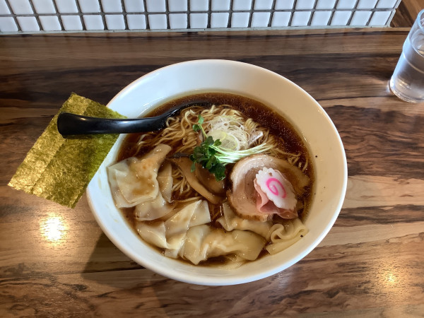 「醤油ワンタン麺　1000円」@麺処 まるよしの写真