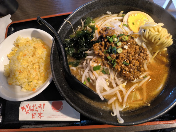 「ランチ 味噌麺(880)＋半炒飯(100)セット」@香香苑の写真