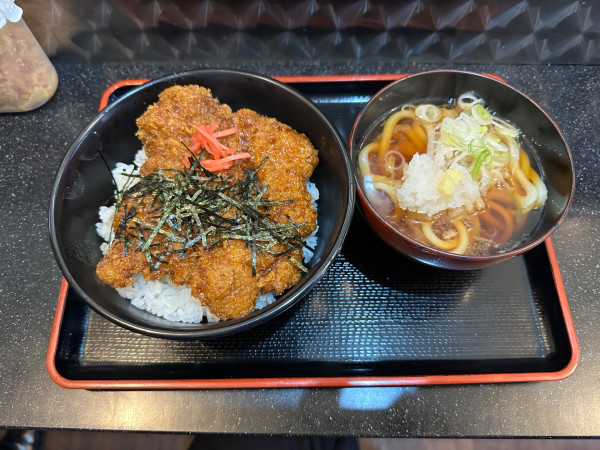 「ソースカツ丼（ソースカツ丼＋ミニうどん）650円」@葉花テイクうどんの写真