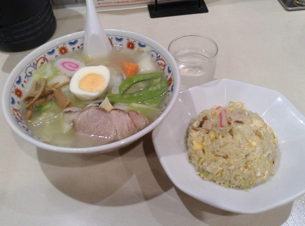 「五目そば(950円)+半チャーハン(400円)」@せきぐちラーメン 末広店の写真