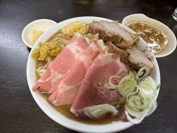 「ラーメン中豚増しMIX」@ラーメンどでん 大宮店の写真