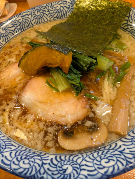 「カリフリ背脂と煮干しの三ッ星醤油らーめん」@らーめん森や。の写真