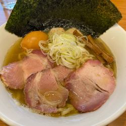 全部のせ塩ラーメン燻製卵