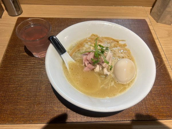 「深み鶏　漬け込み式　味玉付き　1,140円」@芛堂寺の写真