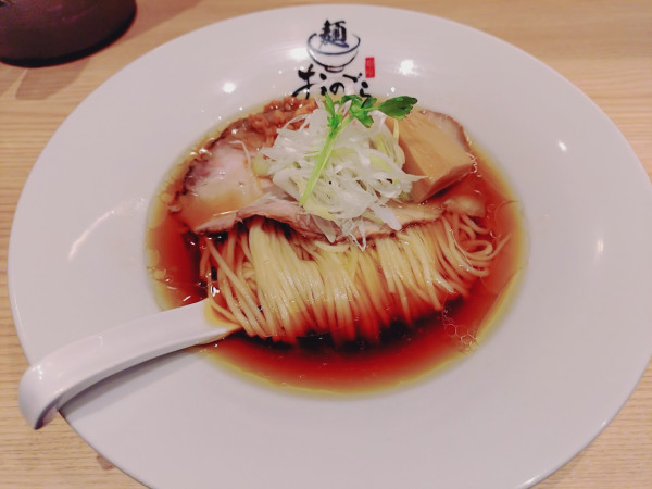 「醤油ラーメン　９８０円」@麺 銀座おのでら 本店の写真