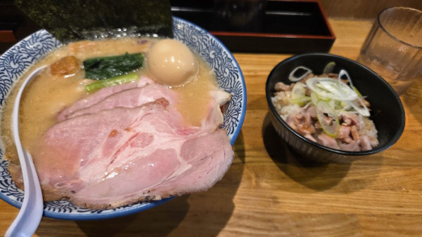 「濃厚中華そば+肉めし」@亀戸煮干中華蕎麦 つきひの写真