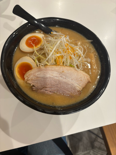「味噌ラーメン990円+味玉150円」@萬馬軒 新宿西口店の写真