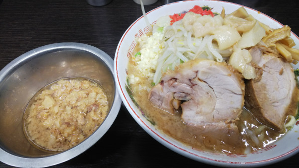 「ラーメン少なめ別皿あぶらメンマ」@ラーメン二郎 川越店の写真