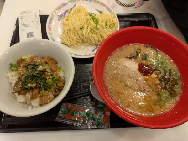 「赤丸とんこつ➕Aセット➕替え玉」@RAMEN EXPRESS 博多 一風堂 東京ソラマチ店の写真