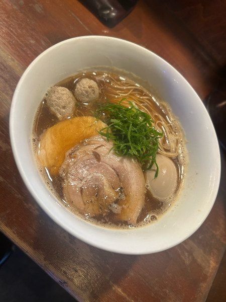 「醤油ラーメン」@麺や 而今 大東本店の写真