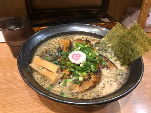 「黒豚骨チャーシュー麺並（1,600円）」@幸丼 東京品川の写真