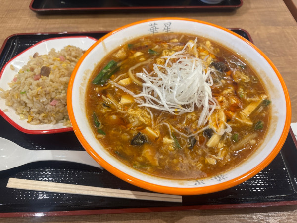 「酸辣湯麺（麺大盛り）・半チャーハン」@横浜中華 華星 イオンモール太田店の写真