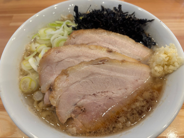 「【悲報】煮干し豚骨ラーメン」@ヤマロク 上杉直営本店の写真