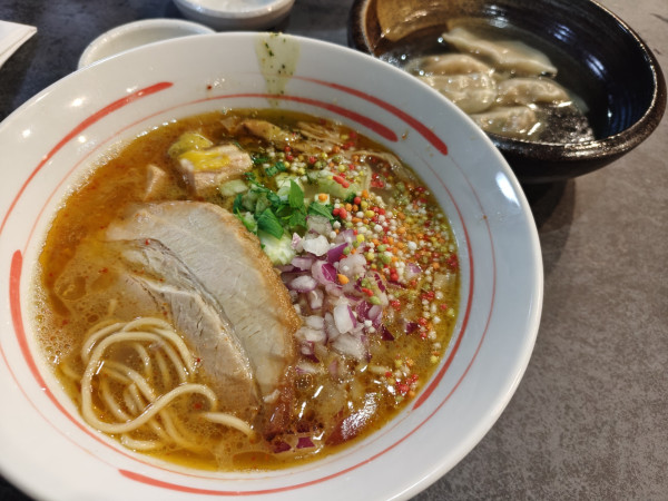 「鶏そば（塩）オープン記念500円 水餃子（5個）450円」@麺処 栄秀の写真