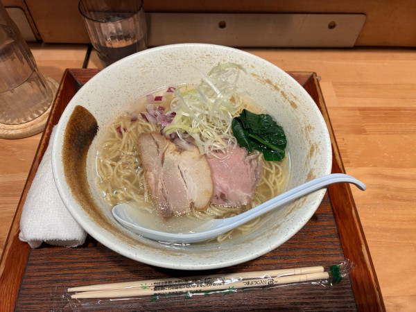 「塩らぁ麺 900円」@貝出汁らぁ麺 みぎわの写真