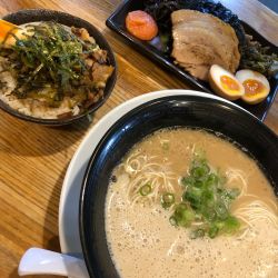 博多ラーメン全のせ 泡泡 & 焼豚ご飯