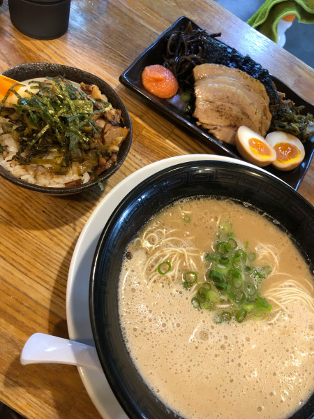 「博多ラーメン全のせ 泡泡 & 焼豚ご飯」@二代目 白神の写真