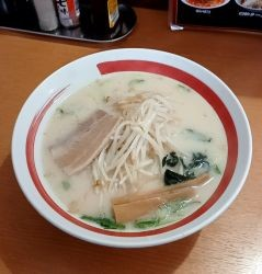 「豚骨ラーメン」@中華料理 楽盛 平田店の写真