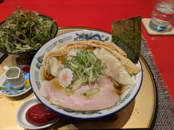 「雲呑地鶏中華そば（醤油）　1100円」@中華そば 凜星の写真