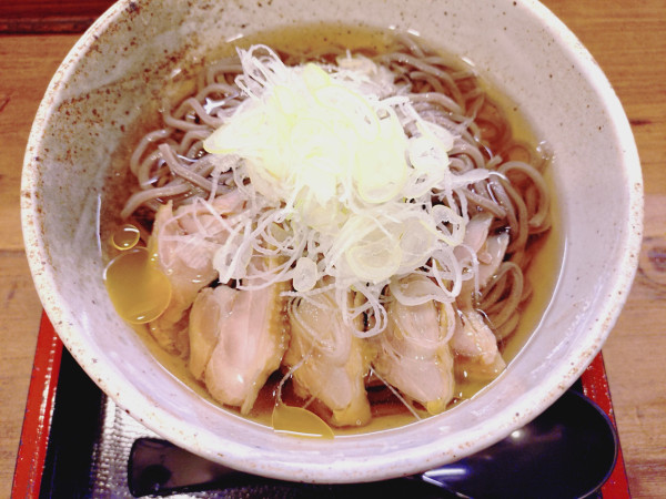 「冷たい肉そば　９００円」@肉そば家 笑梟の写真