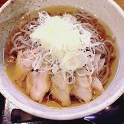 冷たい肉そば　９００円