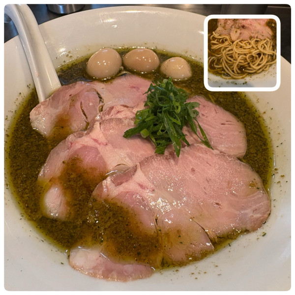 「鮑の肝の酒蒸しニボンゴレ 1600円」@さんじの写真