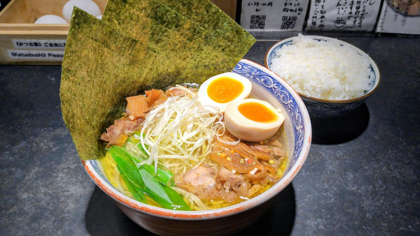 「特製笠岡ラーメン(塩)＋ライス」@笠岡ラーメン 一元堂 神保町店の写真