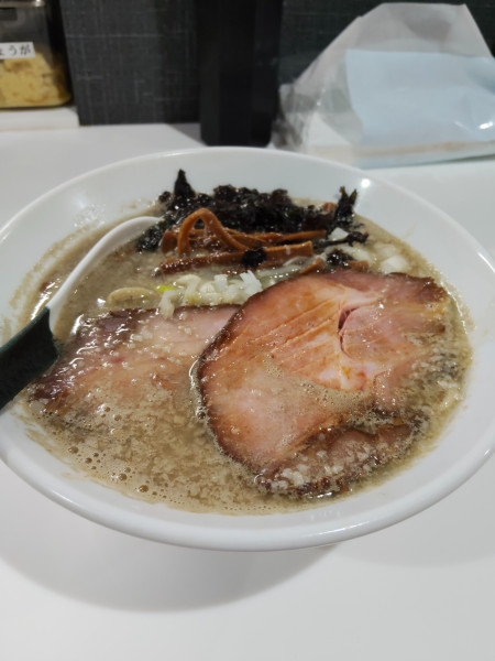 「背脂煮干しらーめん」@らーめん ぶたまろの写真