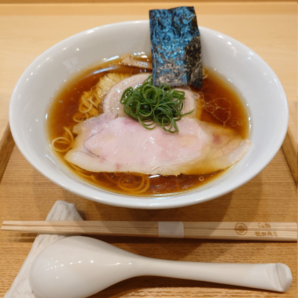 「醤油らぁ麺」@飯田商店 湯河原本店の写真