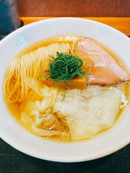 「塩煮干しそば(わんたん5個)」@柴崎亭の写真