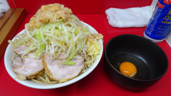 「ラーメン（1,000円）＋生玉子（100円）ニンニクアブラ」@ラーメン二郎 神田神保町店の写真