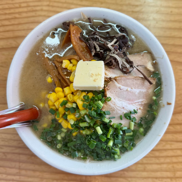 「しおバターコーンラーメン（950円）」@札幌ラーメン えぞっ子 武雄店の写真