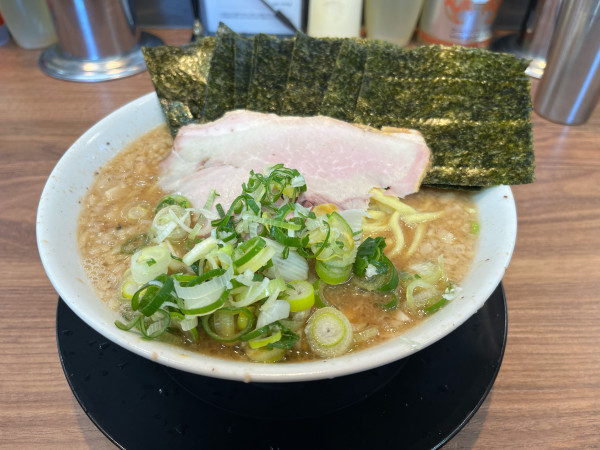 「こてこてラーメン大盛海苔増し」@家系ラーメン王道家直伝 との丸家 八千代店の写真