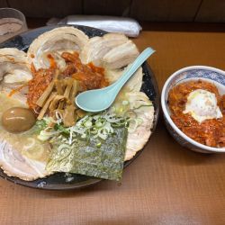 トリプル　ホルモン丼