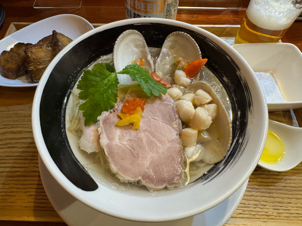 「スダレ貝とイタヤ貝の汐そば+煮豚チャーシュー」@麺処しろくろの写真