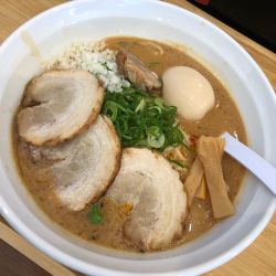 濃い味噌らぁめん 全部のせ