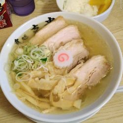 チャーシュー麺＋半ライス