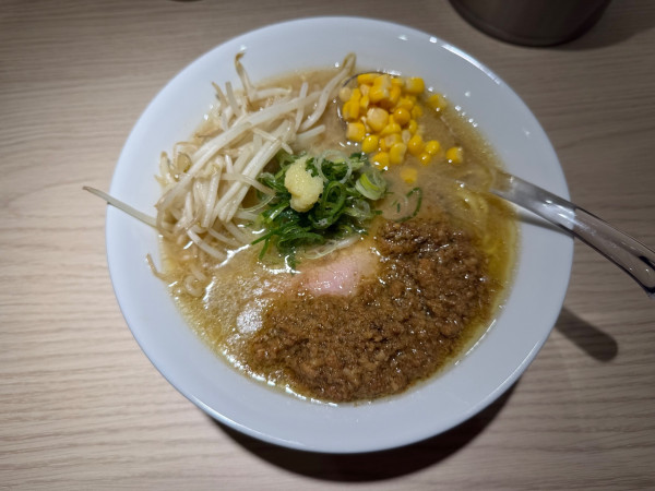 「牡蠣味噌ラーメン(中太麺 160g)1200円」@らぁめん 希いろの写真