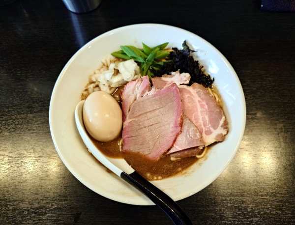 「特製濃厚煮干しそば」@陽はまたのぼるの写真