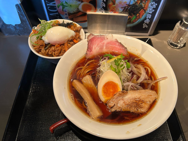 「甚八ブラック➕プルコギ丼」@麺屋 甚八の写真
